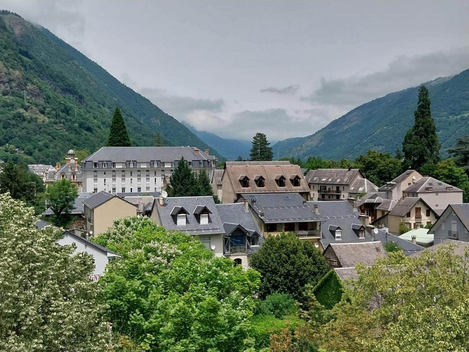 Royal Luchon Aparthotel Bagnères-de-Luchon Exterior foto